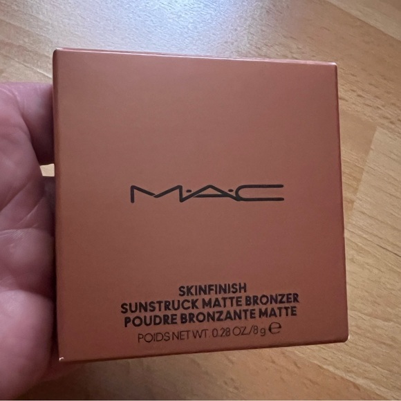 MAC Sunstruck Matte Bronzer in MATTE
LIGHT GOLDEN Brand New Never Used. - Picture 1 of 12